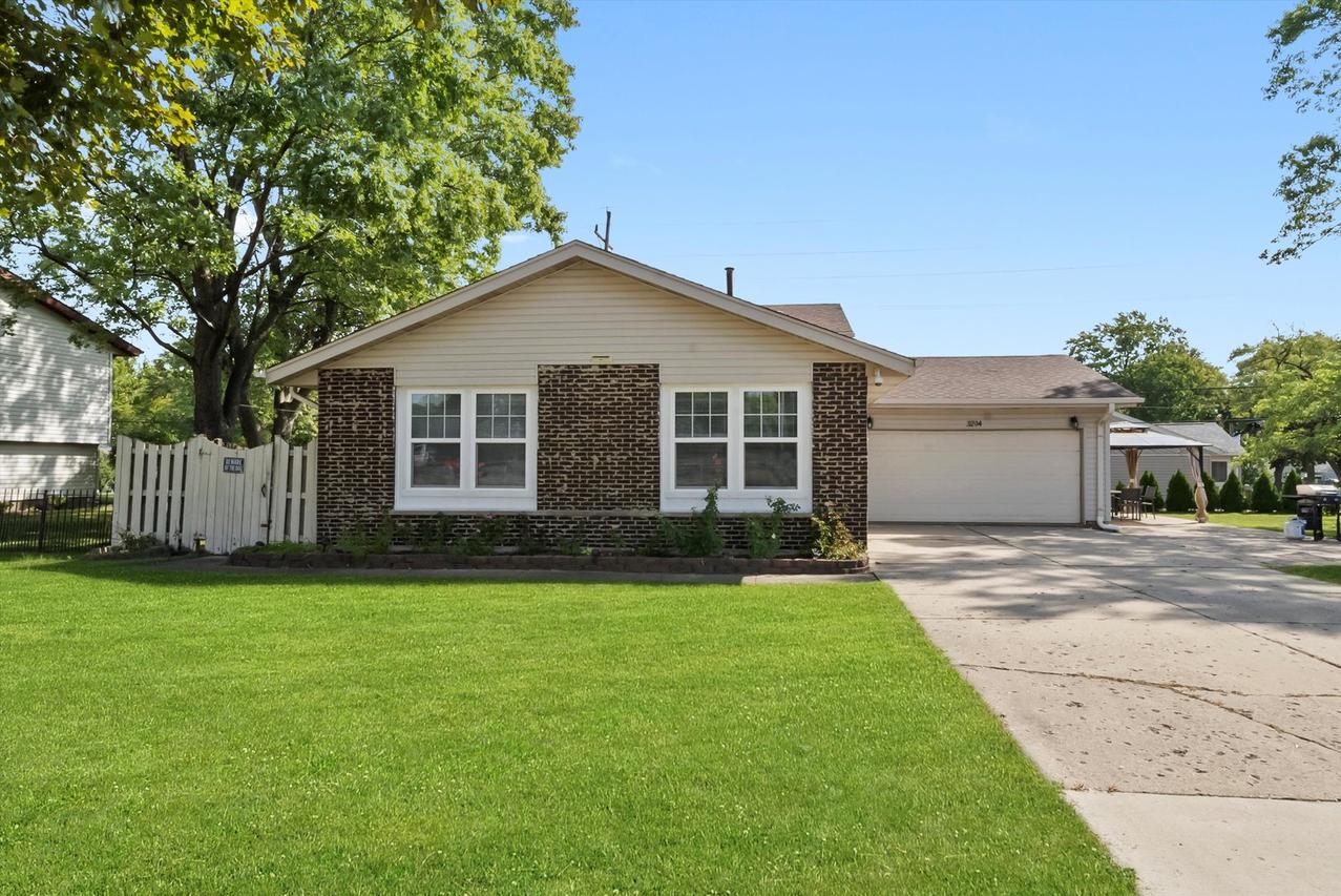 3204 E Frontage Rd., Rolling Meadows, IL 60008