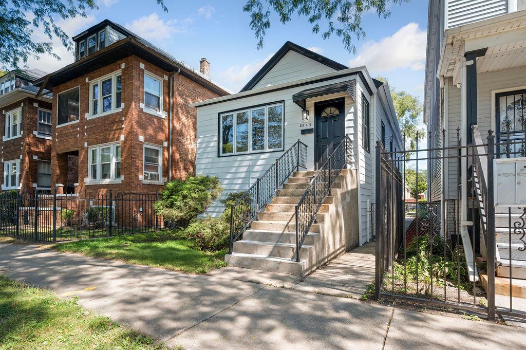 8613 S Colfax Ave., Chicago, IL 60617