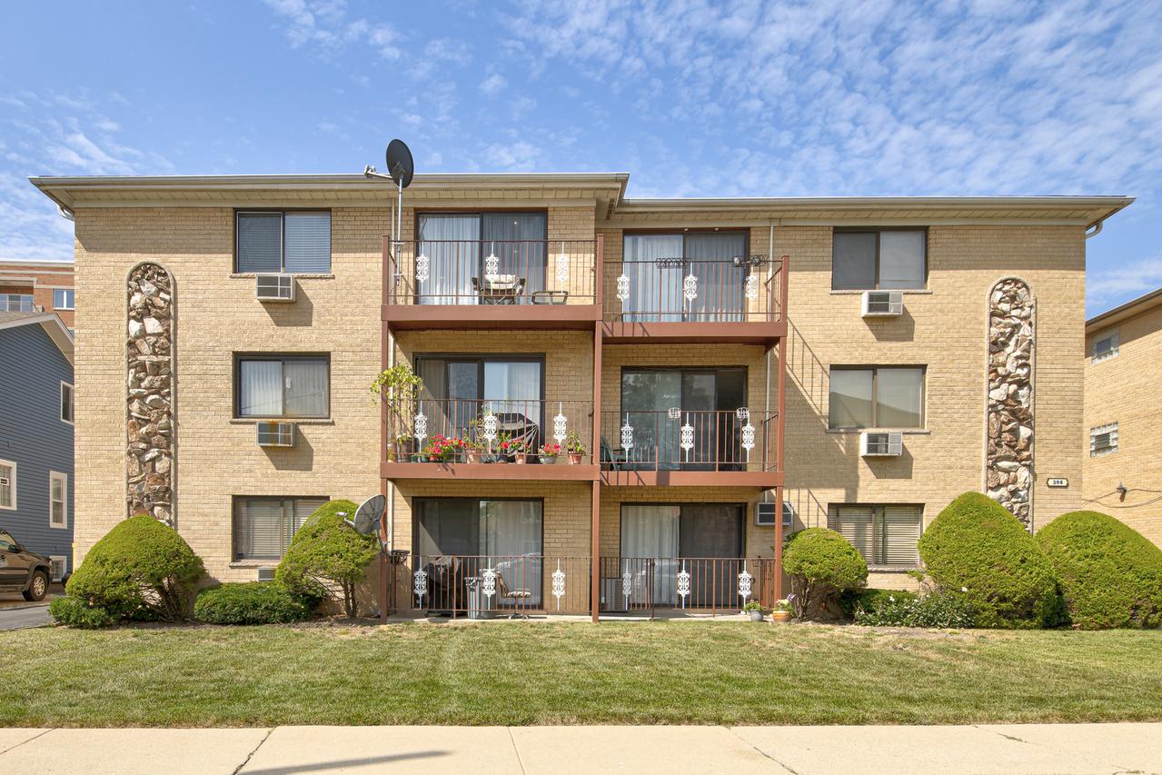 394 Alles St. #3B, Des Plaines, IL 60016