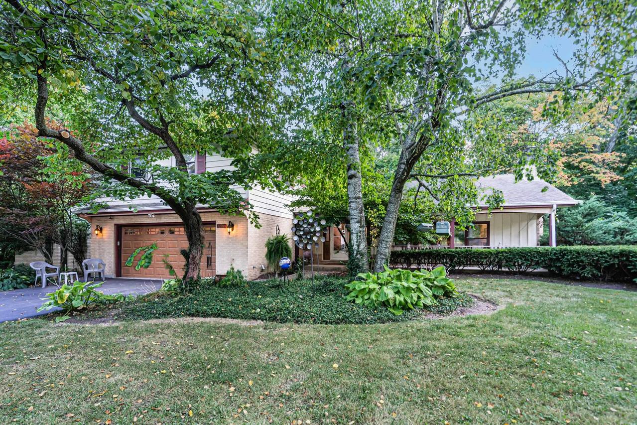 32381 N Forest Dr., Grayslake, IL 60030