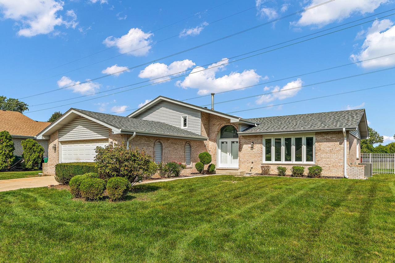 17389 Highwood Dr., Orland Park, IL 60467