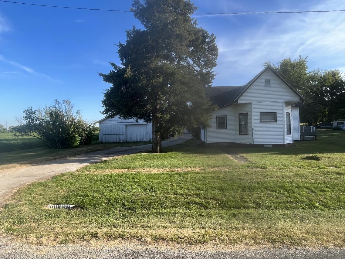409 Illinois St., Kansas, IL 61933