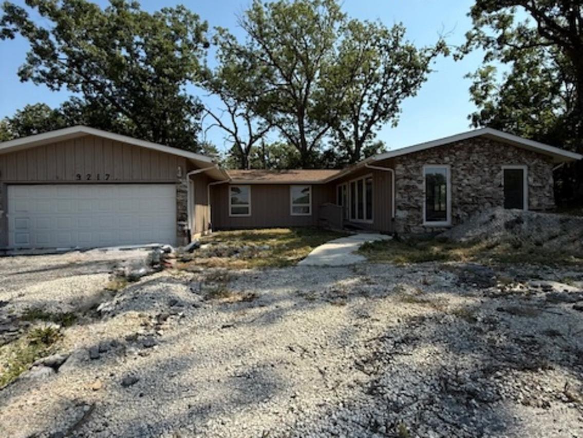 9217 S 88th Ave., Hickory Hills, IL 60457