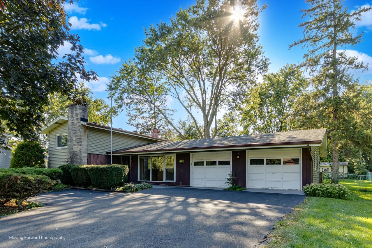 126 Rosedale Ct., Bloomingdale, IL 60108