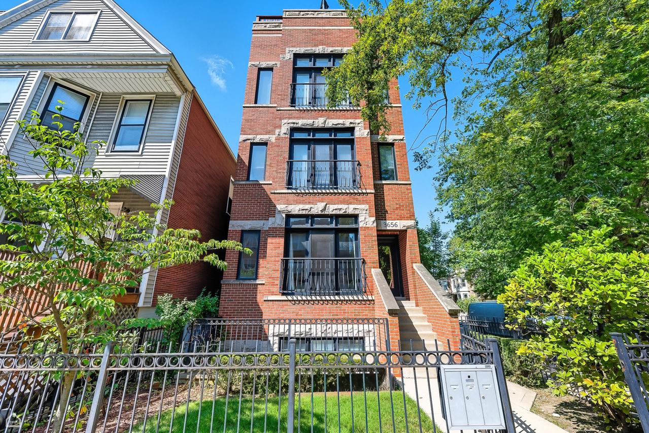 3656 N Damen Ave. #1, Chicago, IL 60618