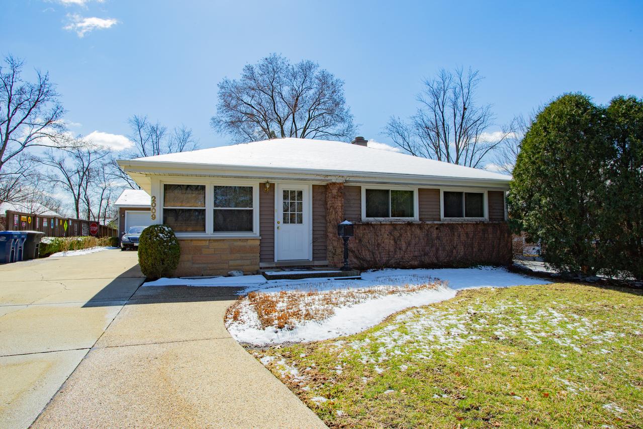 2009 Dundee Rd., Northbrook, IL 60062