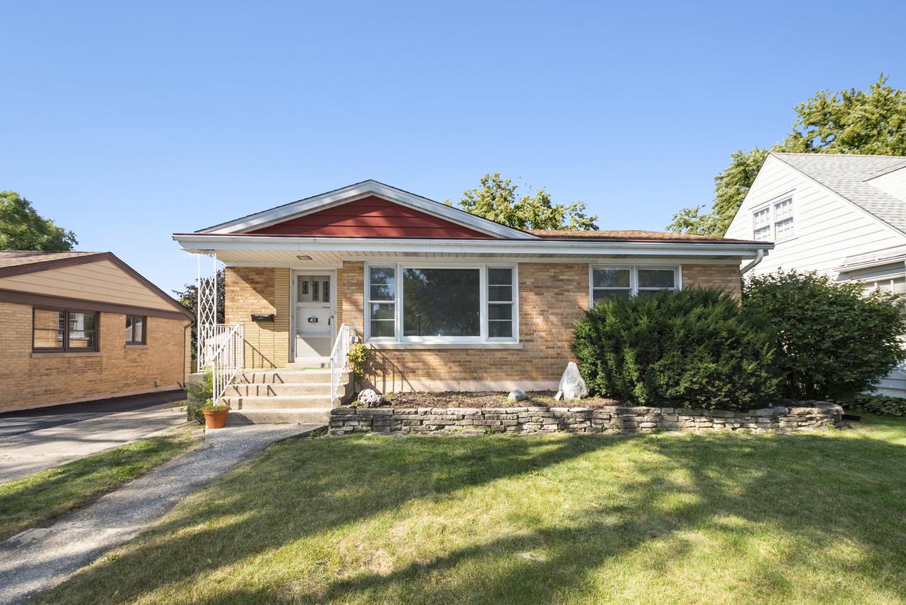 493 W Avery St., Elmhurst, IL 60126