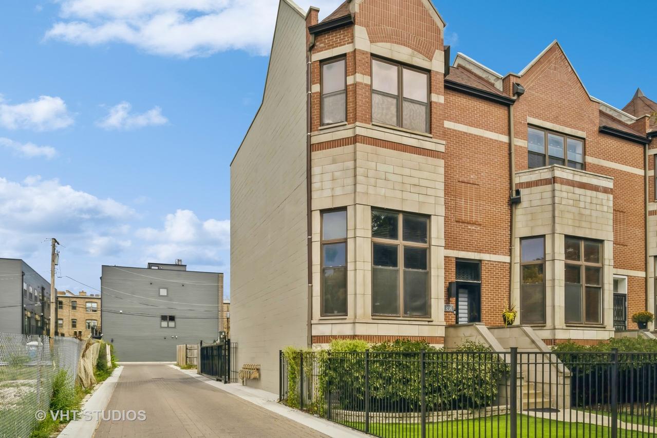834 E 45th St., Chicago, IL 60653