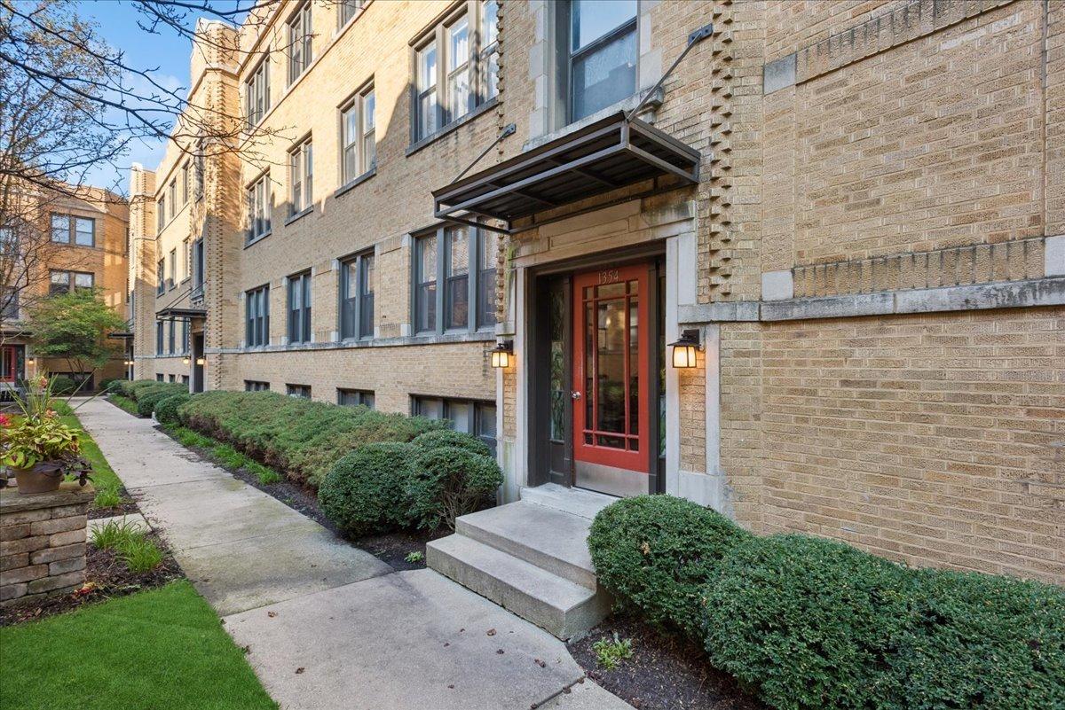 1354 W Estes Ave. #1N, Chicago, IL 60626