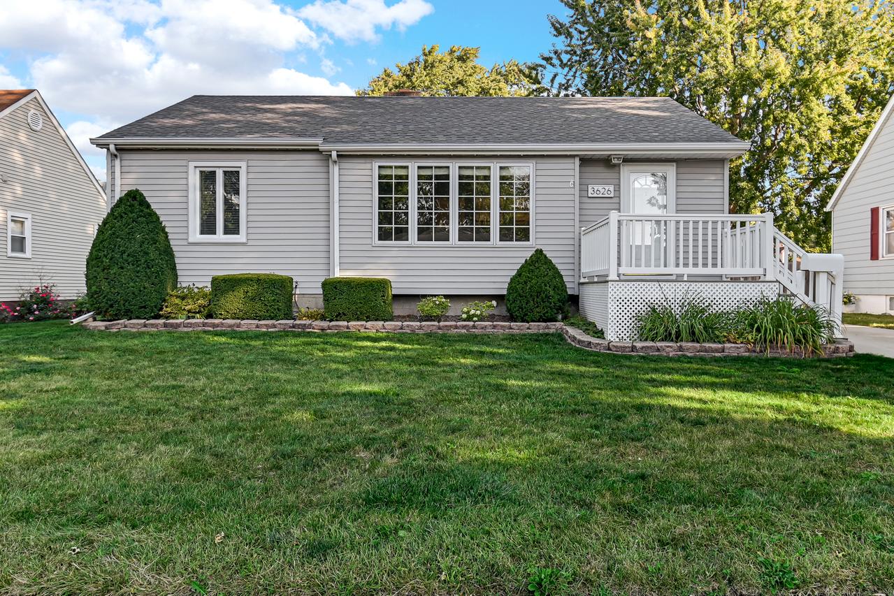 3626 Monroe St., Lansing, IL 60438