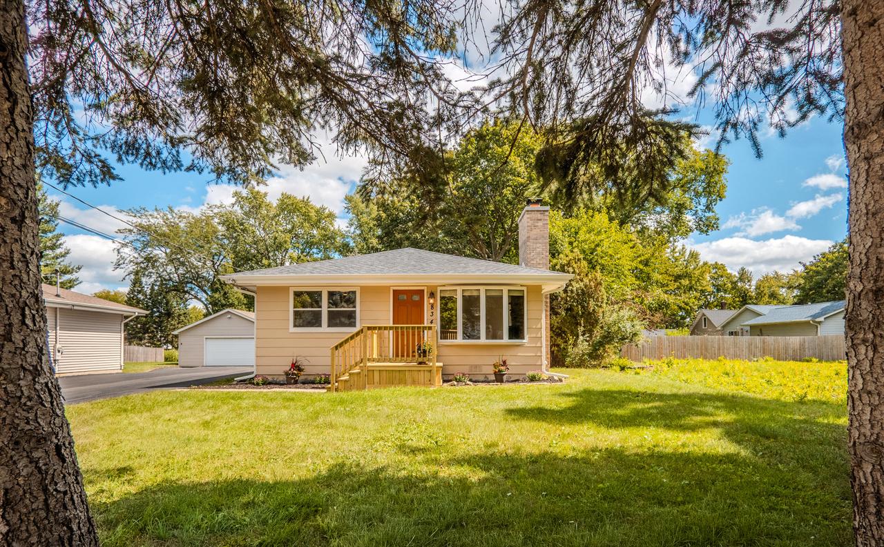 834 N Van Buren St., Batavia, IL 60510