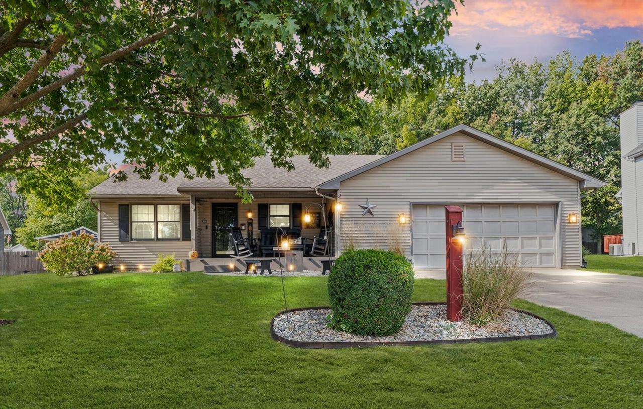 1214 E Center St., Monticello, IL 61856