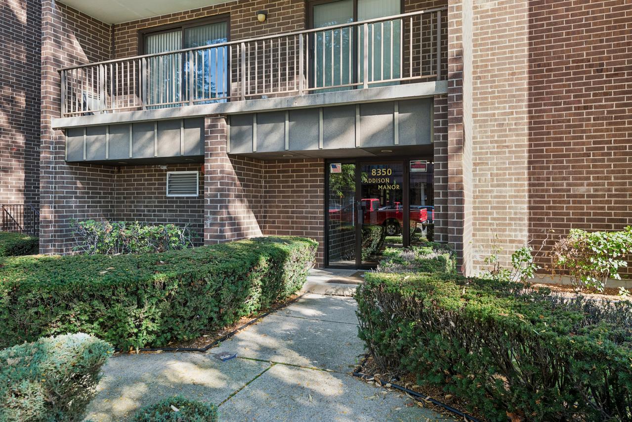 8350 W Addison St. #101, Chicago, IL 60634