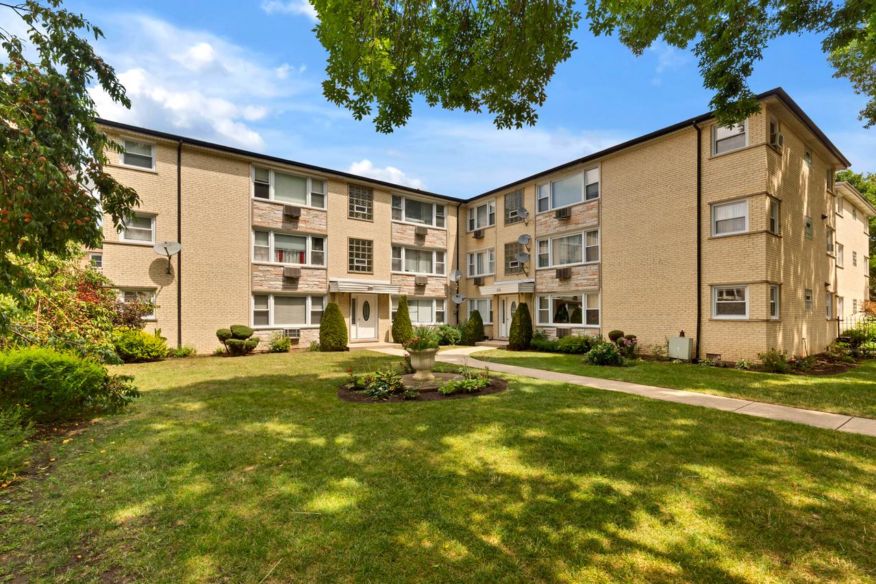 8708 W Berwyn Ave. #1S, Chicago, IL 60656