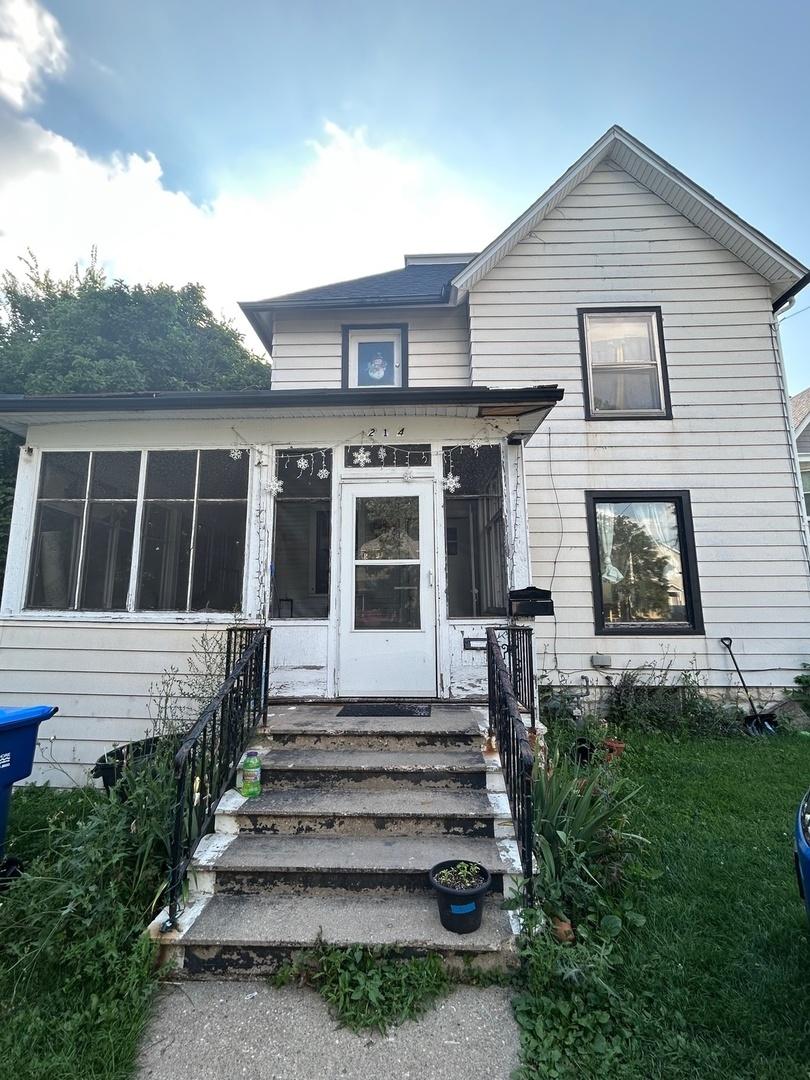 214 College Ave., Dekalb, IL 60115