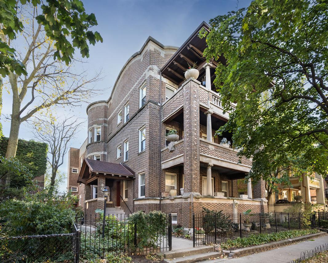 905 W Lakeside Pl. #2F, Chicago, IL 60640