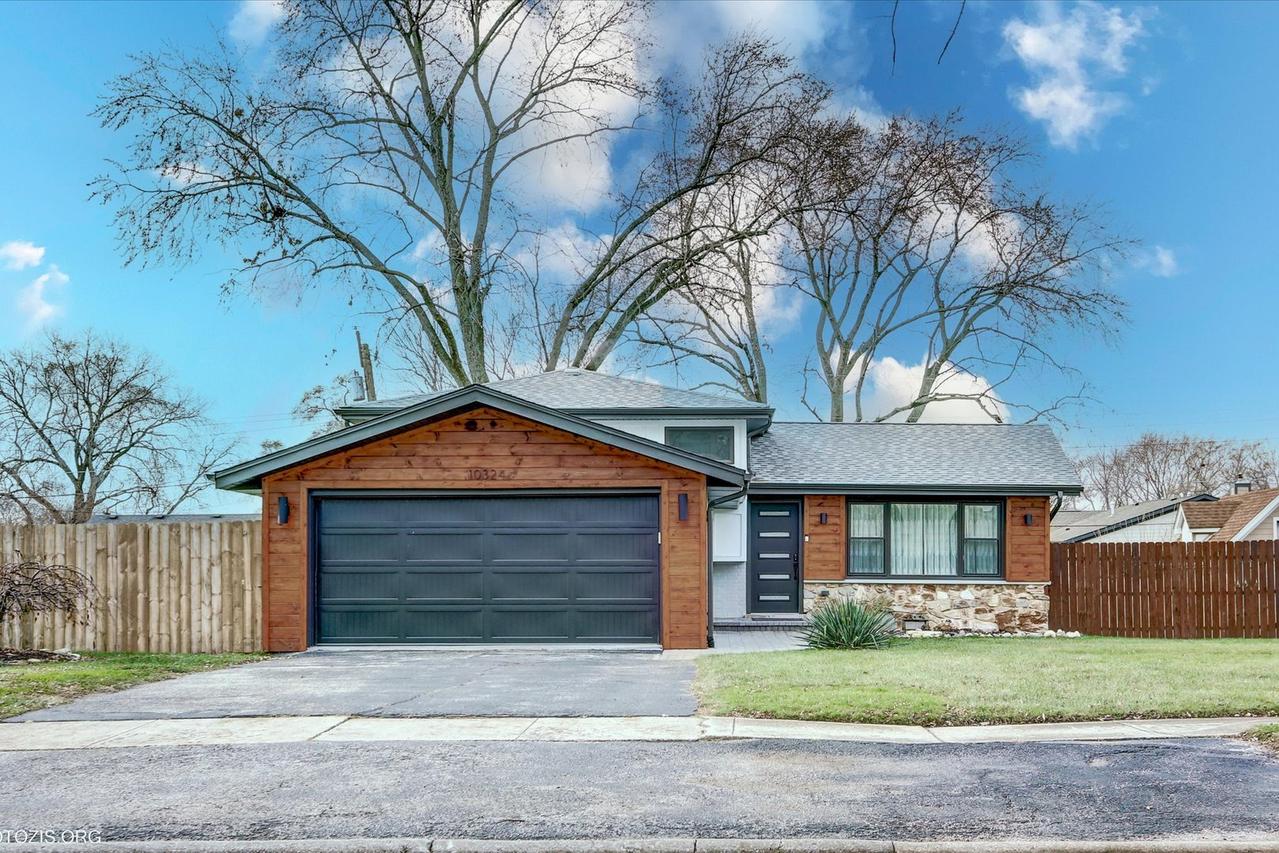 10324 S 81st Ave., Palos Hills, IL 60465