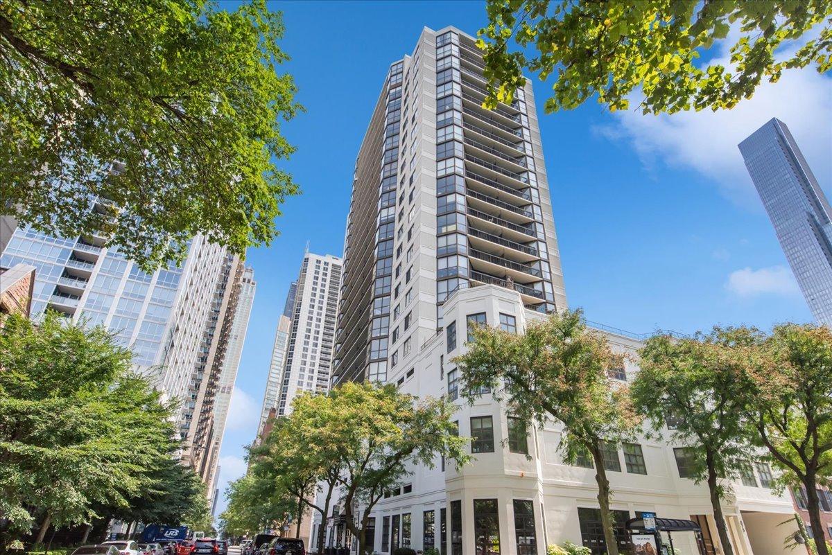 33 W Delaware St. #10B, Chicago, IL 60610
