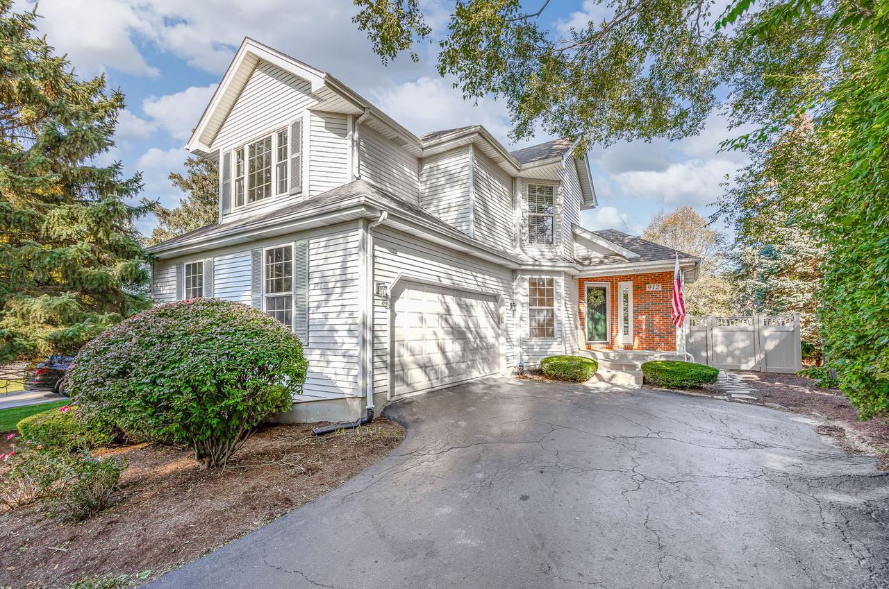 912 Middleton Ave., Lisle, IL 60532