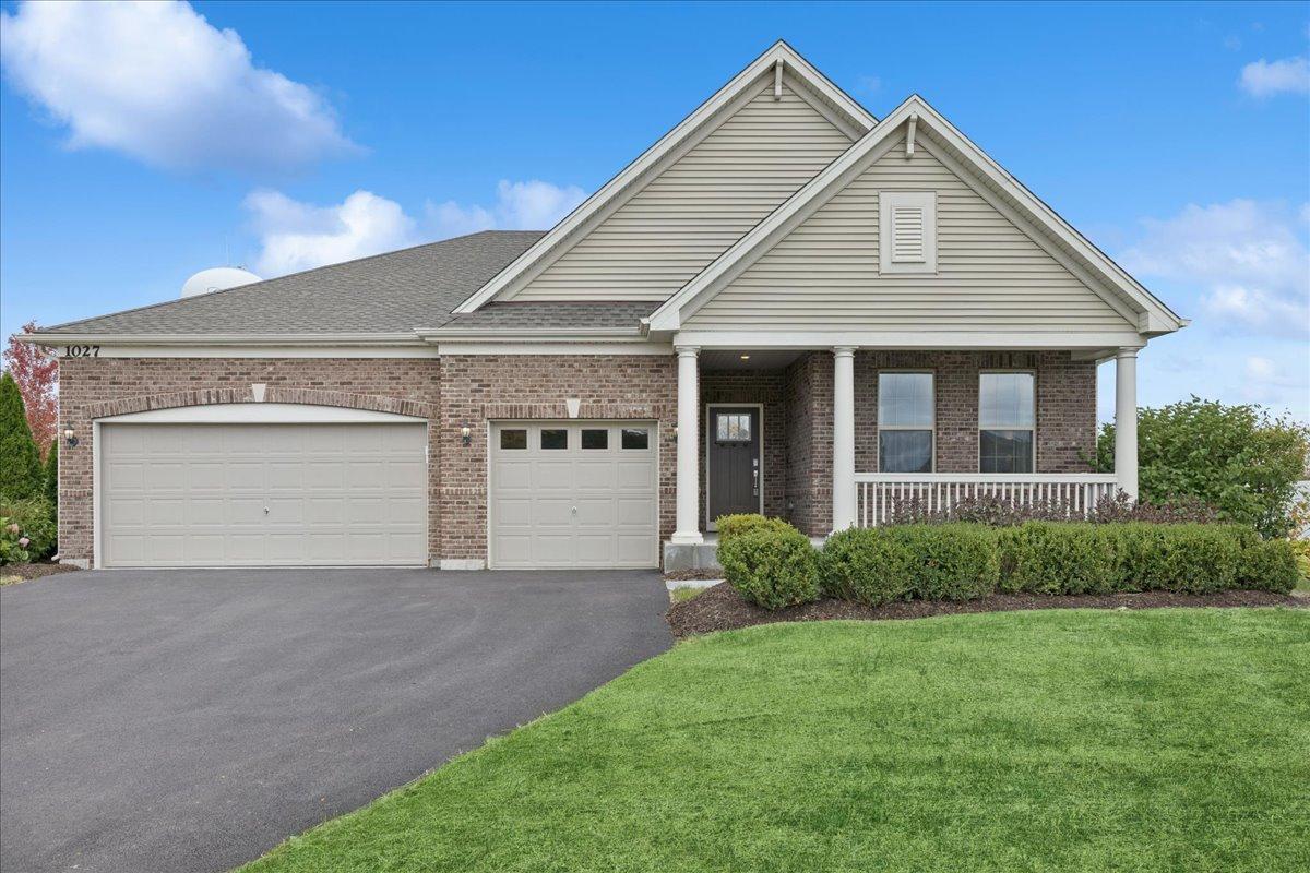 1027 Mayhaw Dr., Crystal Lake, IL 60012