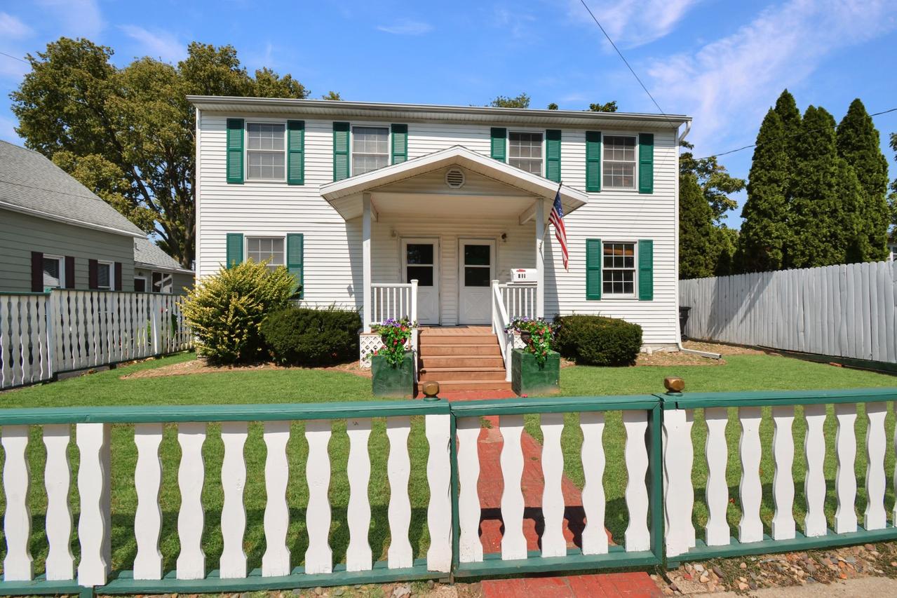 611 W Locust St., Bloomington, IL 61701