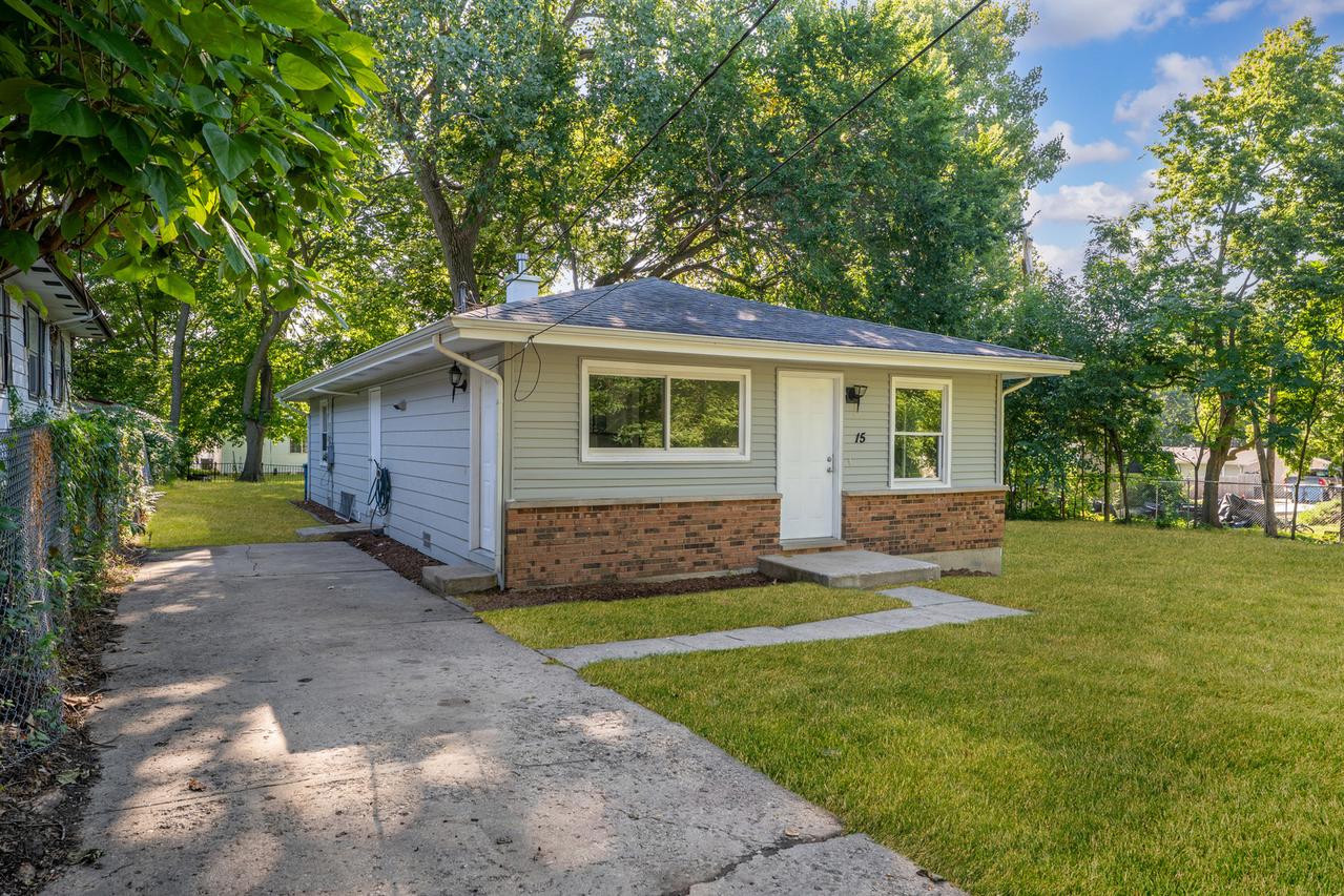 15 N Sumner Ave., Aurora, IL 60505