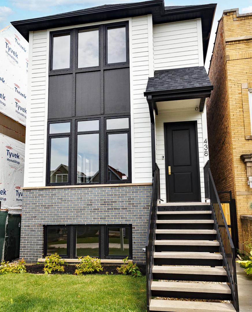 2438 W Berteau Ave., Chicago, IL 60618