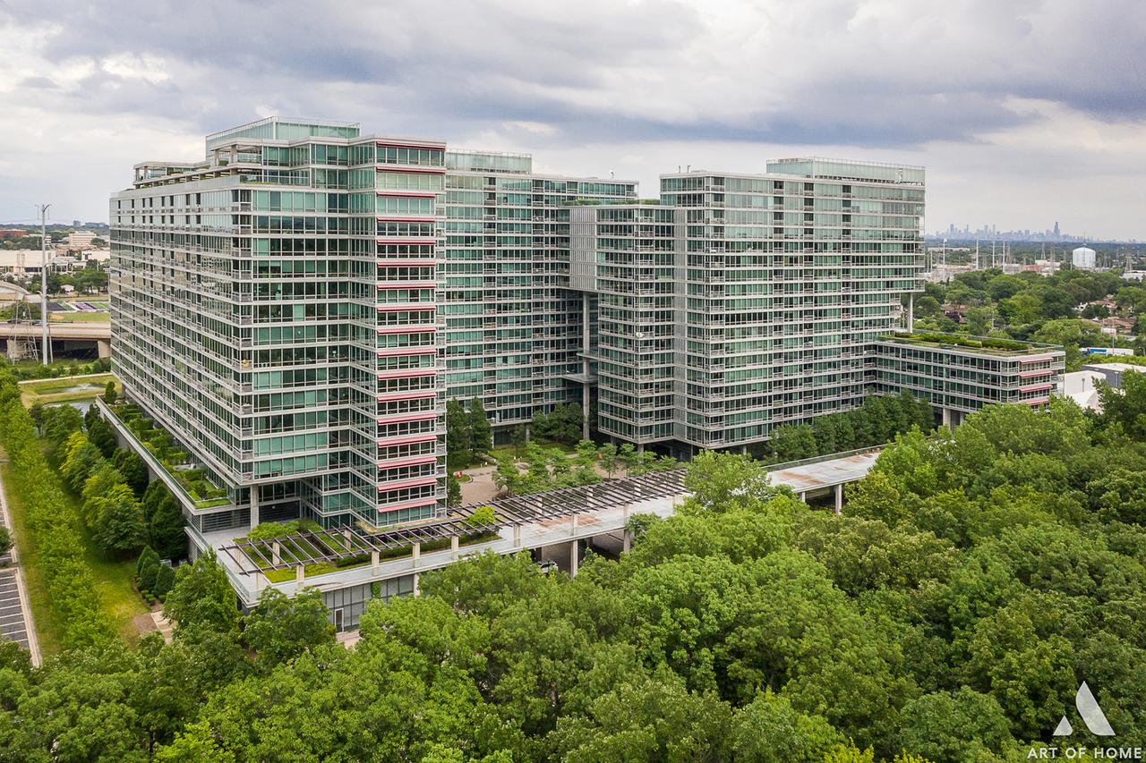 9725 Woods Dr. #1913, Skokie, IL 60077