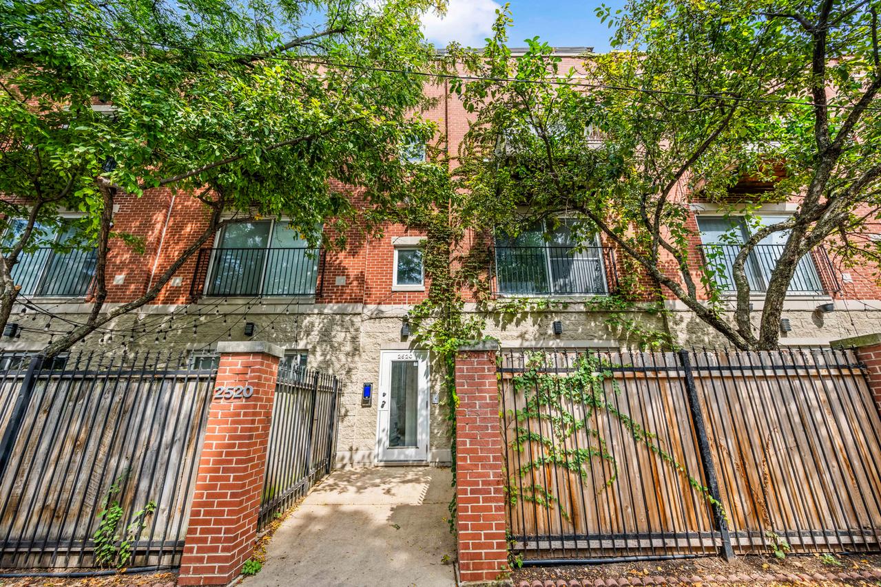 2520 W Bloomingdale Ave. #B, Chicago, IL 60647
