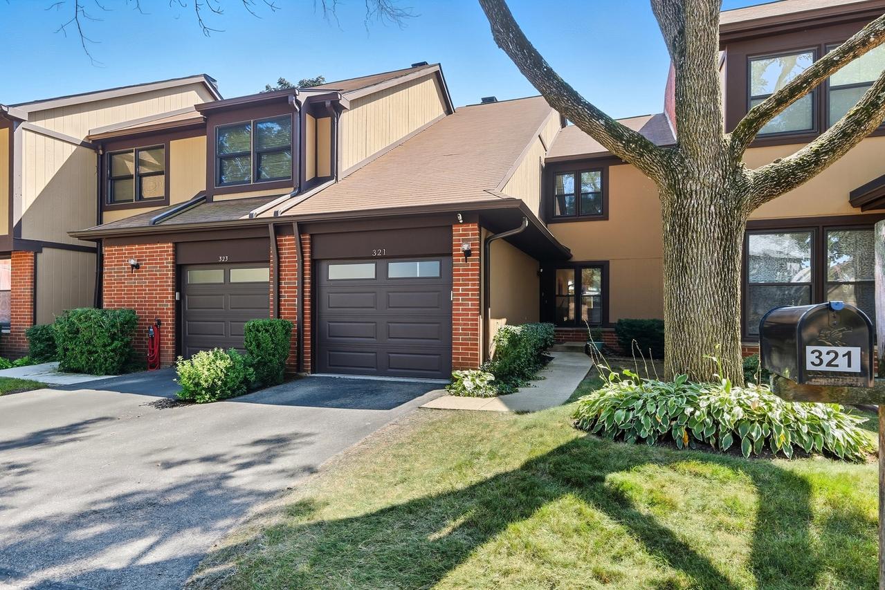 321 Forestway Ln., Wheeling, IL 60090