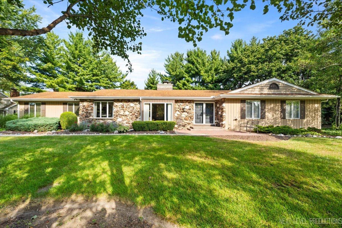 36W068 Indian Mound Rd., St. Charles, IL 60174