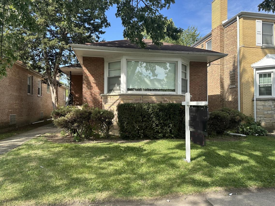 6504 N Whipple St., Chicago, IL 60645