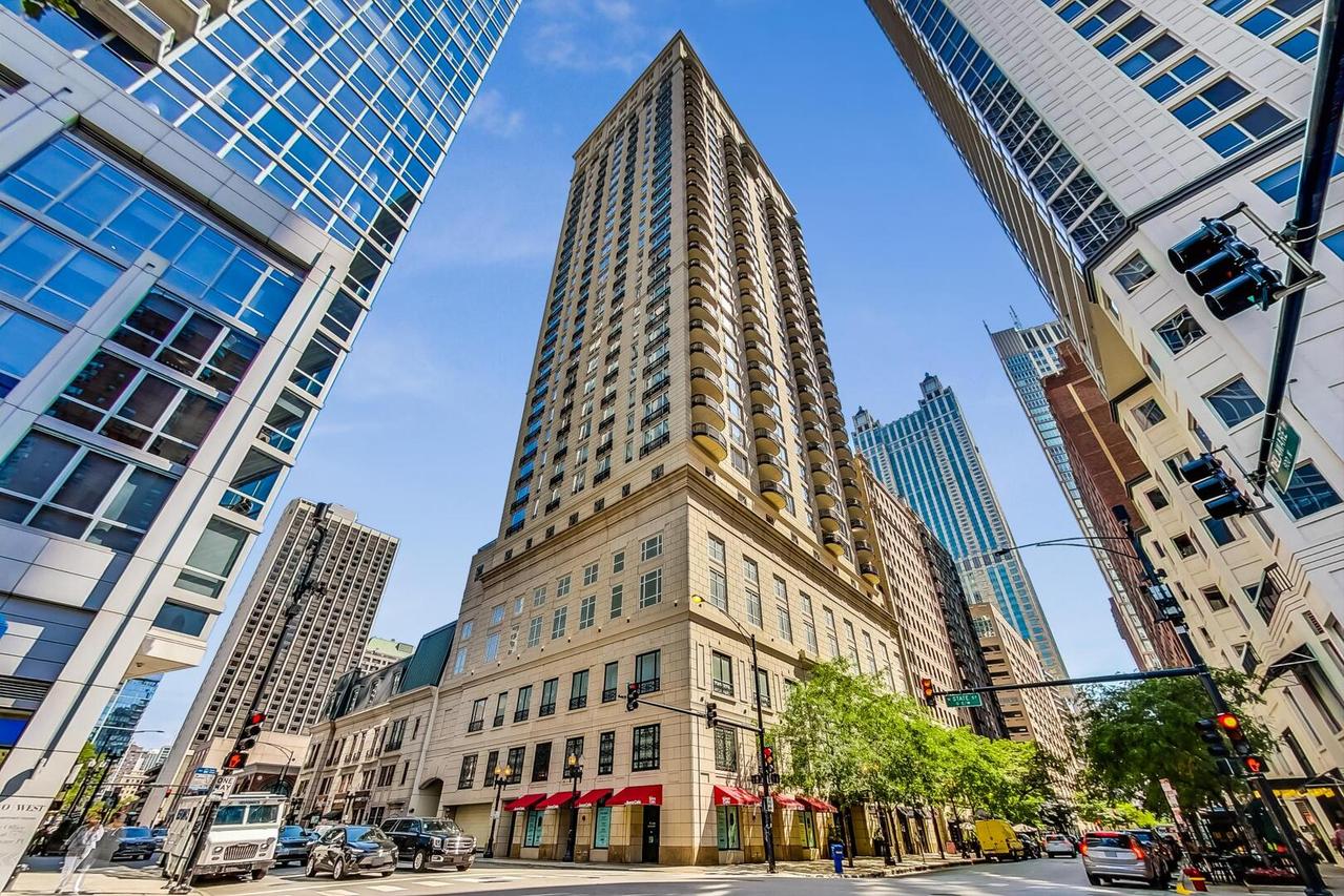 10 E Delaware Pl. #18D, Chicago, IL 60611