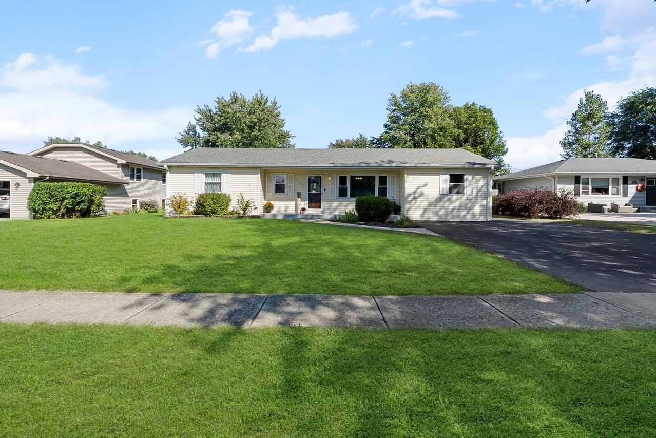 808 Stonegate Rd., New Lenox, IL 60451