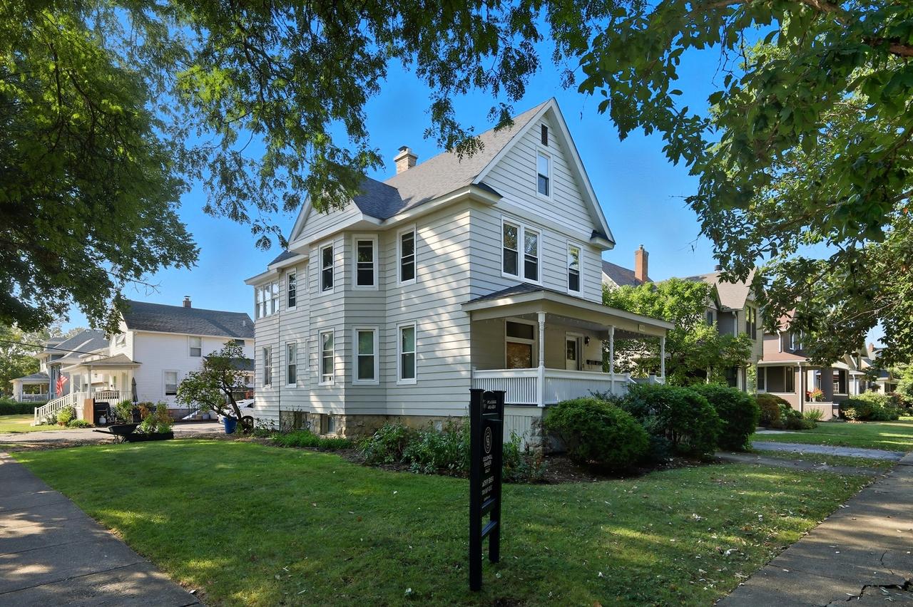 709 Bell Ave., La Grange, IL 60525