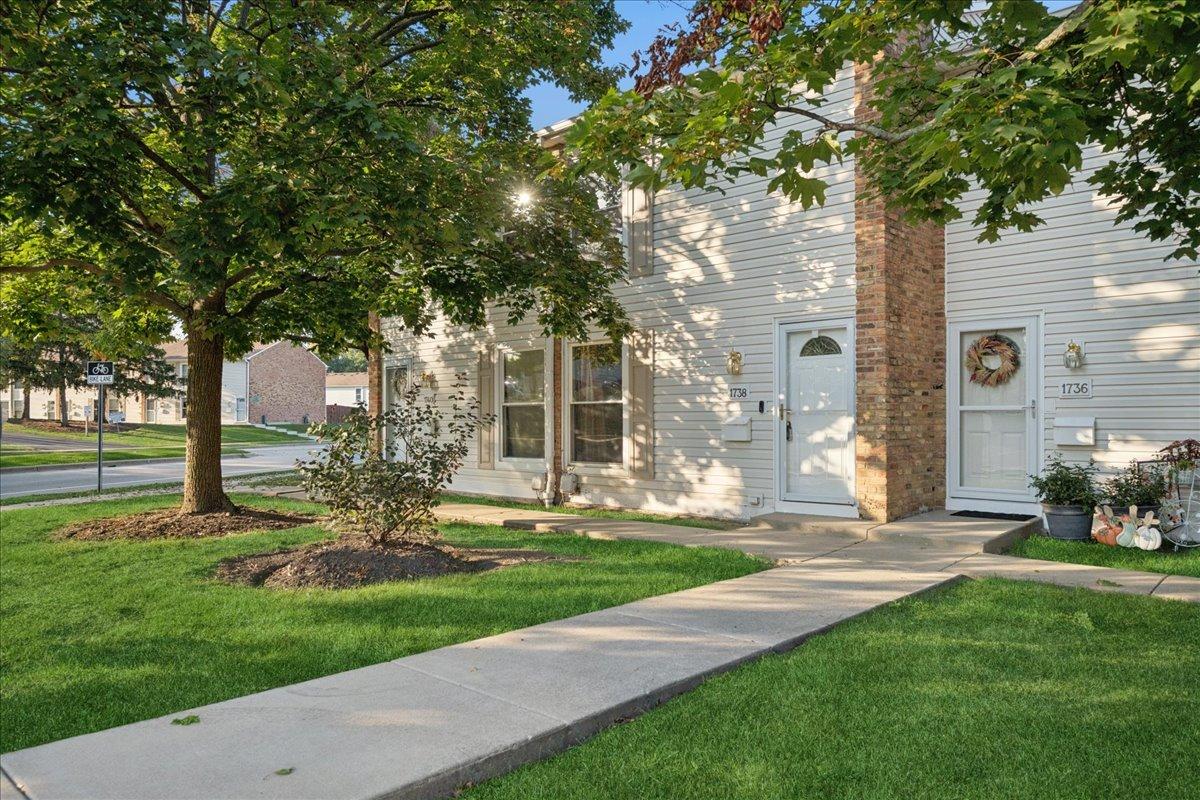 1738 Ardwick Dr., Hoffman Estates, IL 60169