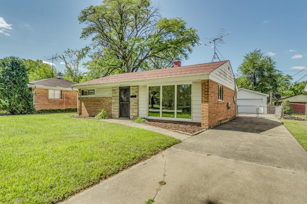 17932 Oakwood Ave., Lansing, IL 60438