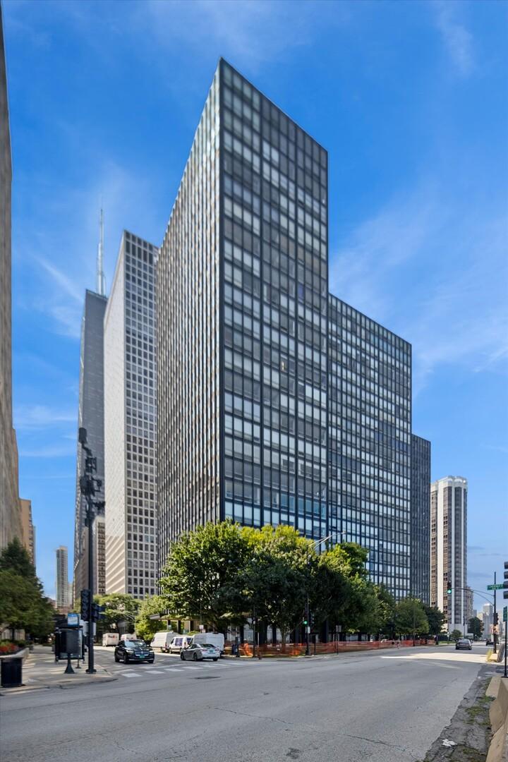 860 N Lake Shore Dr. #8M, Chicago, IL 60611