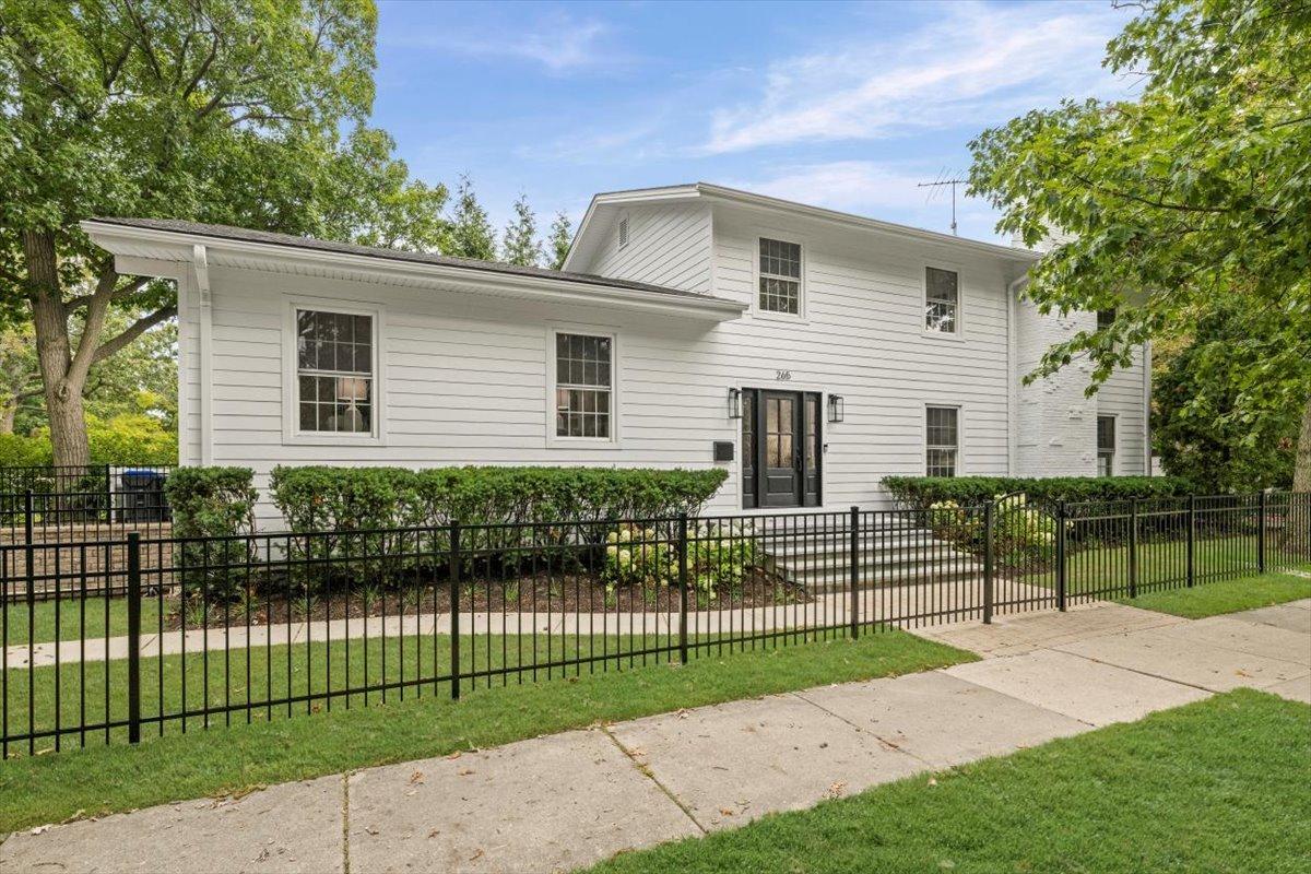 265 Randolph St., Glencoe, IL 60022