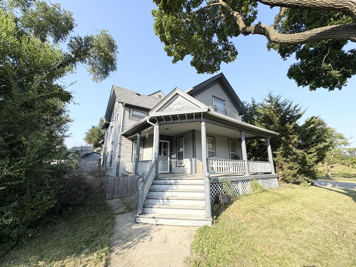 444 Prairie St., Elgin, IL 60120