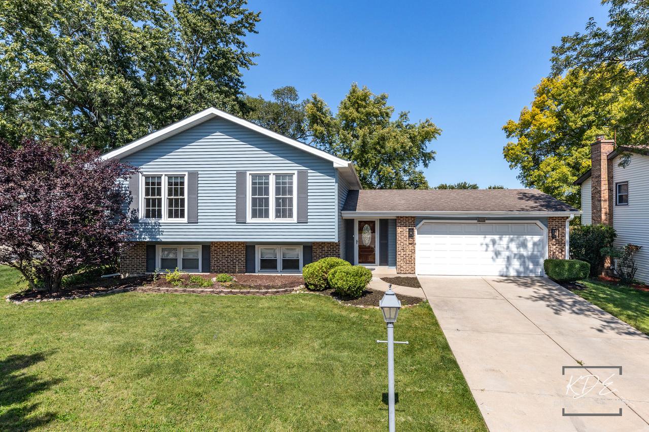 23W468 Moraine Ct., Naperville, IL 60540