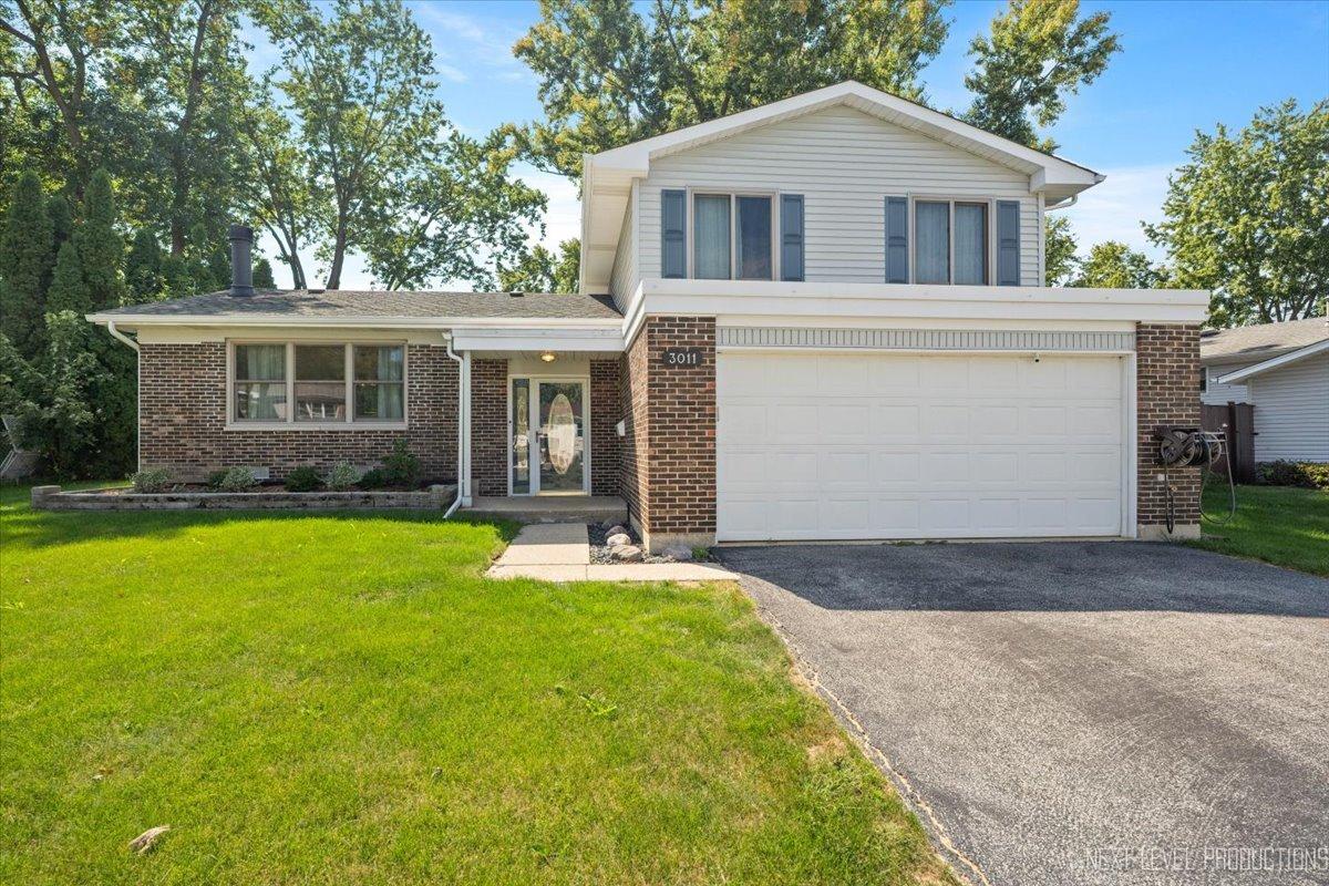 3011 Scenicwood Ln., Woodridge, IL 60517