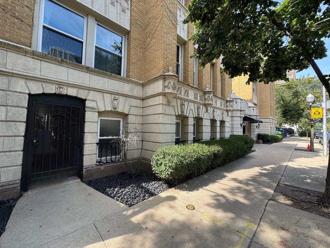4240 N Clarendon Ave. #213N, Chicago, IL 60613
