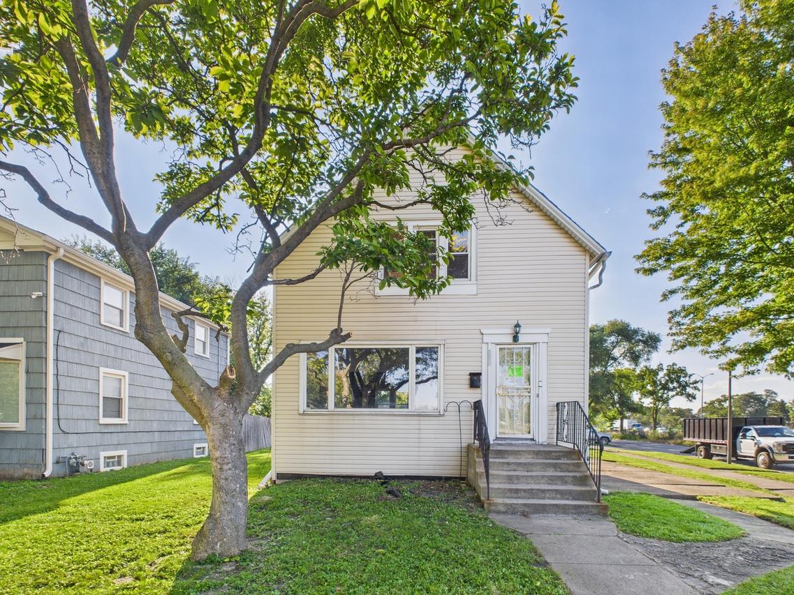 1812 S 20th Ave., Maywood, IL 60153