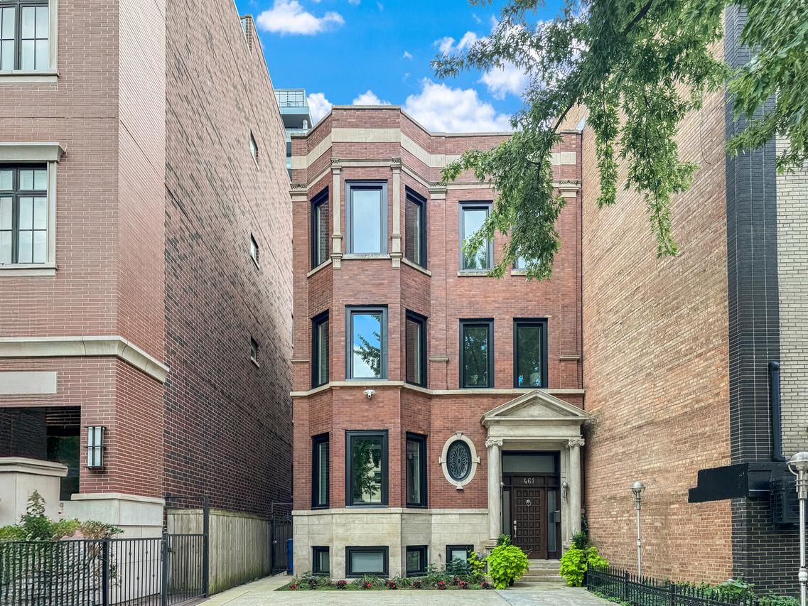461 W Melrose St., Chicago, IL 60657
