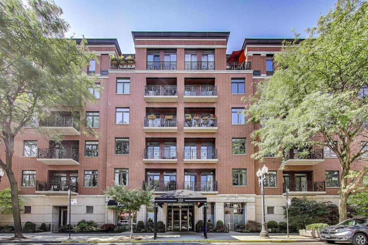 1414 N Wells St. #306, Chicago, IL 60610