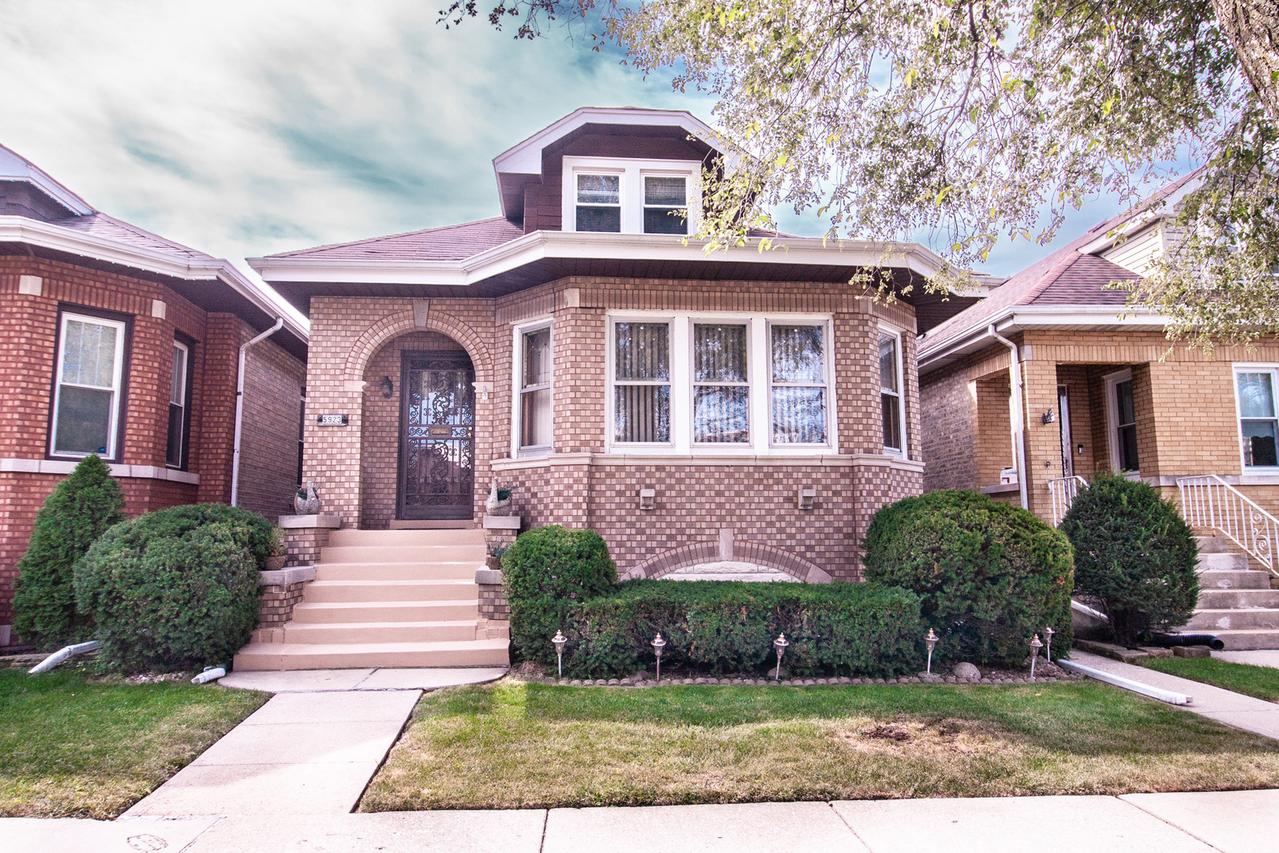 5923 W Eddy St., Chicago, IL 60634