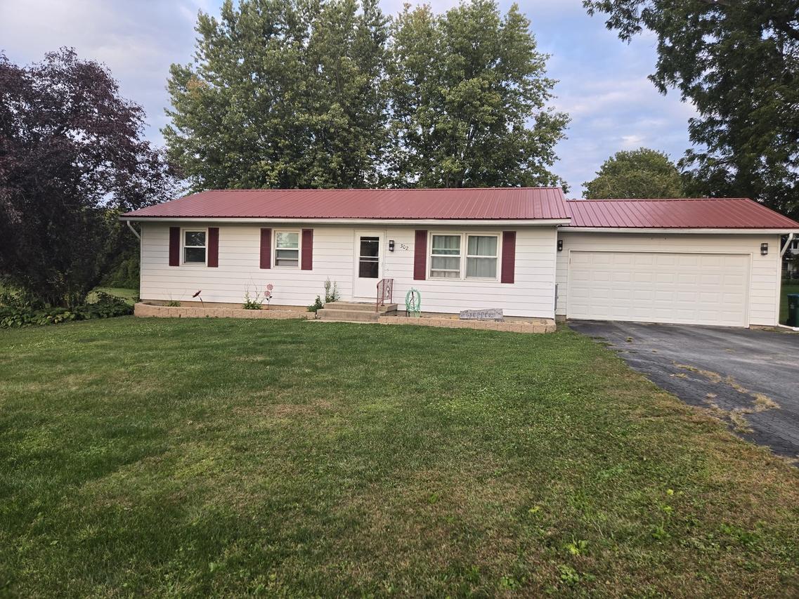302 Sunset Dr., Polo, IL 61064