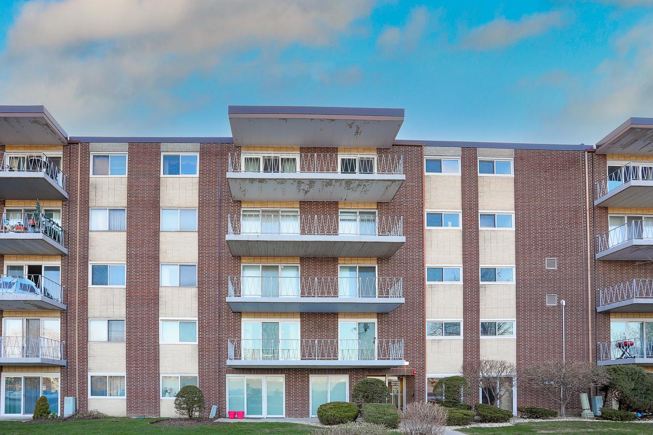 2900 Maple Ave. #19E, Downers Grove, IL 60515
