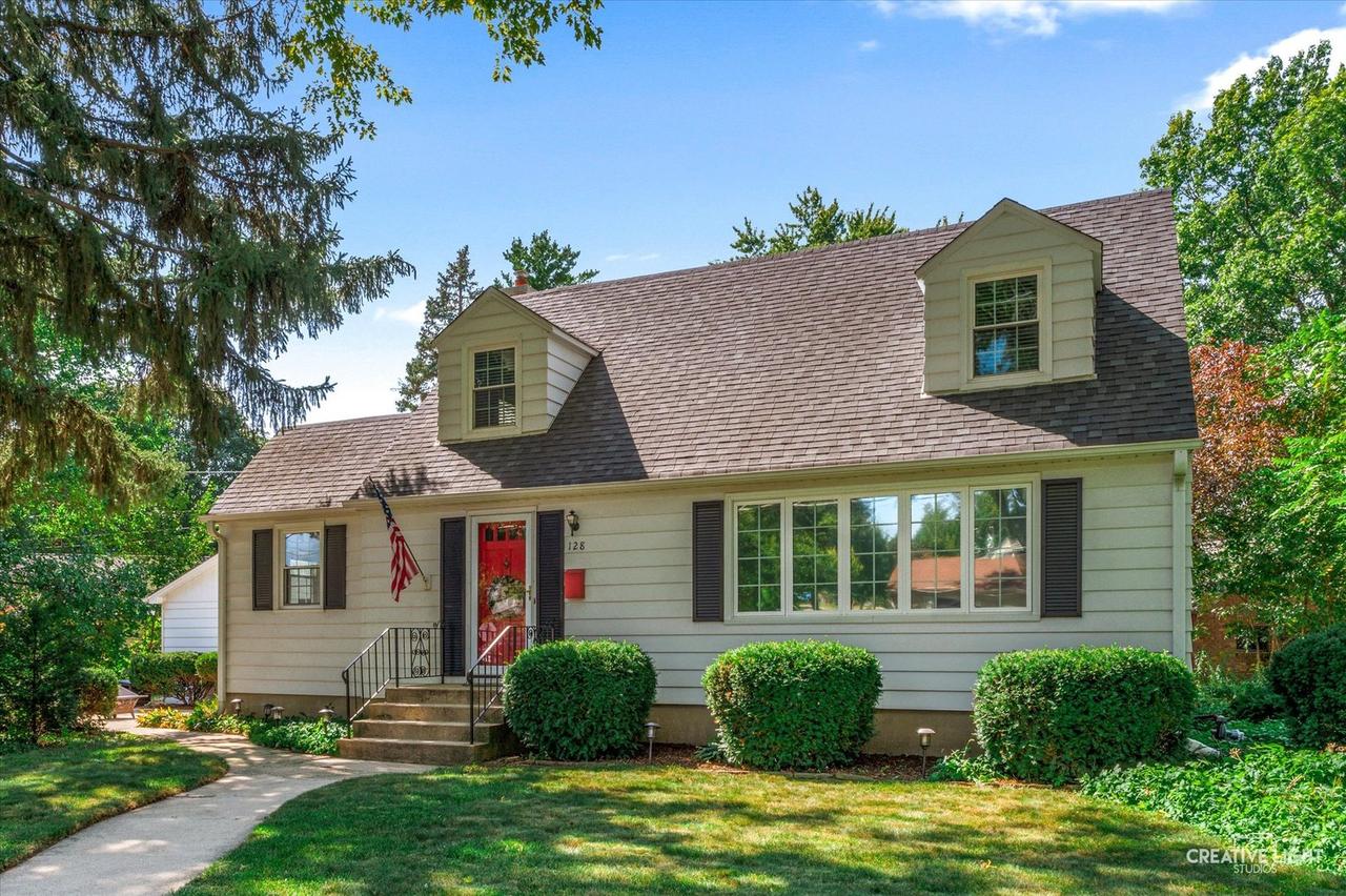 128 S Oakwood Ave., West Chicago, IL 60185